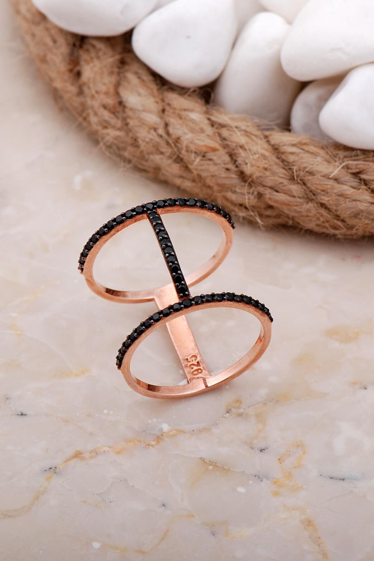 Siyah Taşlı Tasarım Uzun Rose Gümüş Yüzük 3599