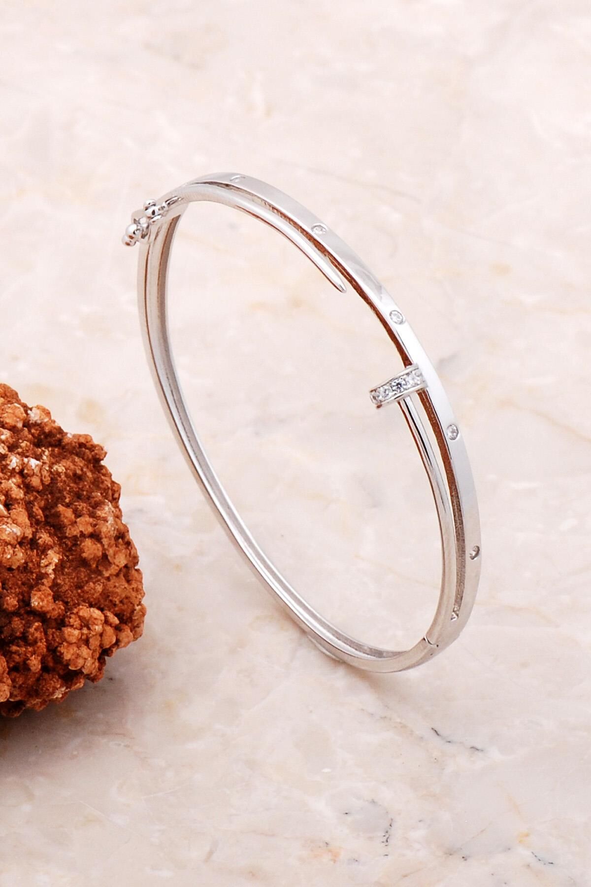 Çivi Tasarım Rodyumlu Gümüş Bilezik 3693