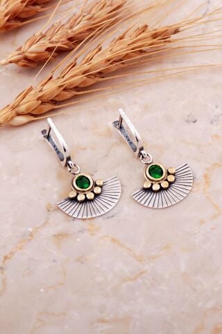 Kök Zümrüt Taşlı Yelpaze Çekiç Dövme Tasarım Elişi Gümüş Küpe 7197