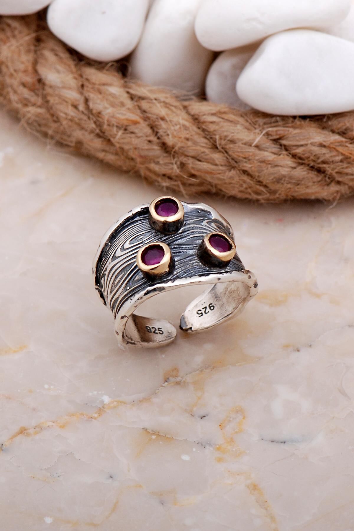 Yakut Taşlı Çekiç Dövme Elişi Gümüş Yüzük 3620