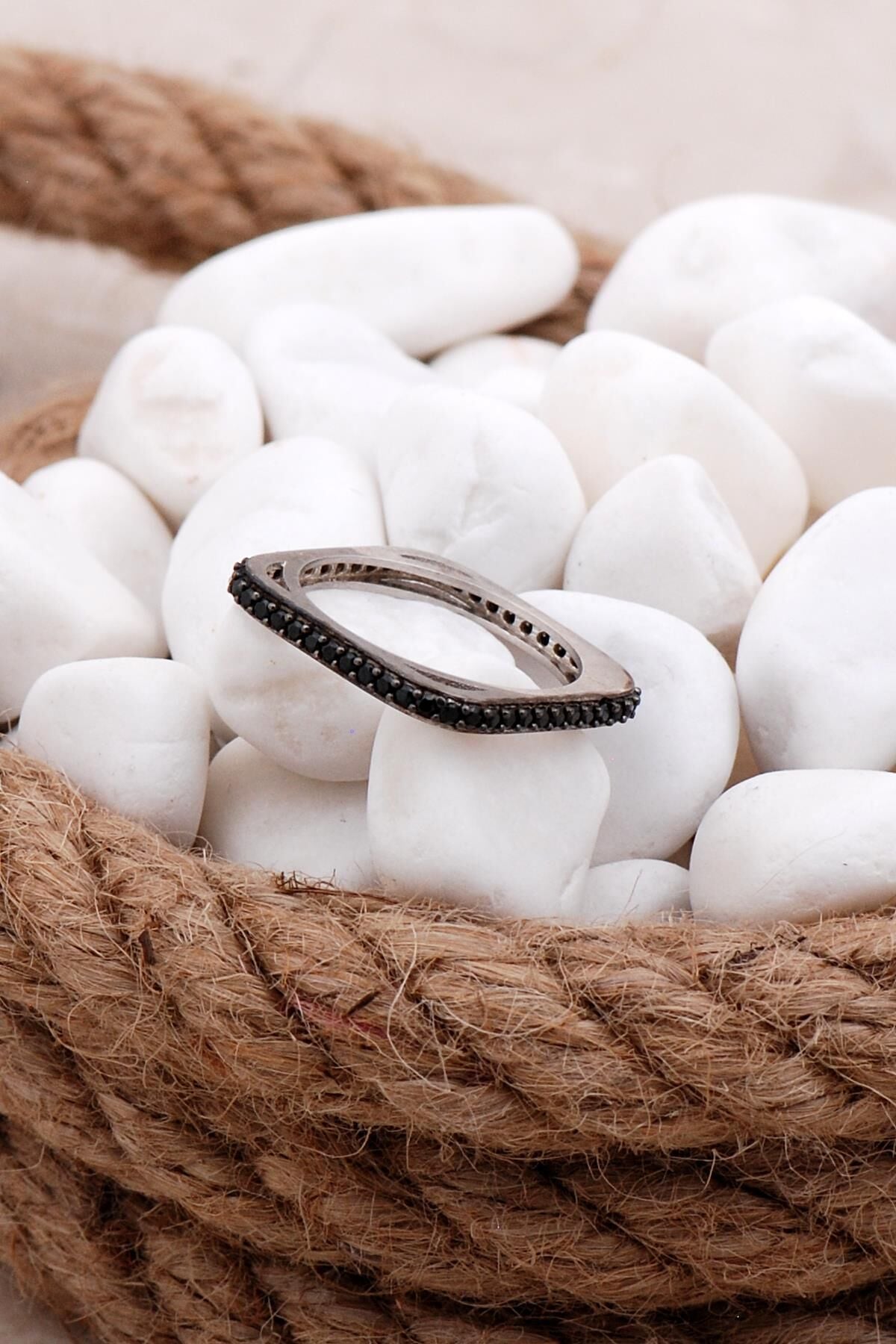 Tamtur Kare Siyah Taşlı Rodyumlu Gümüş Yüzük 960