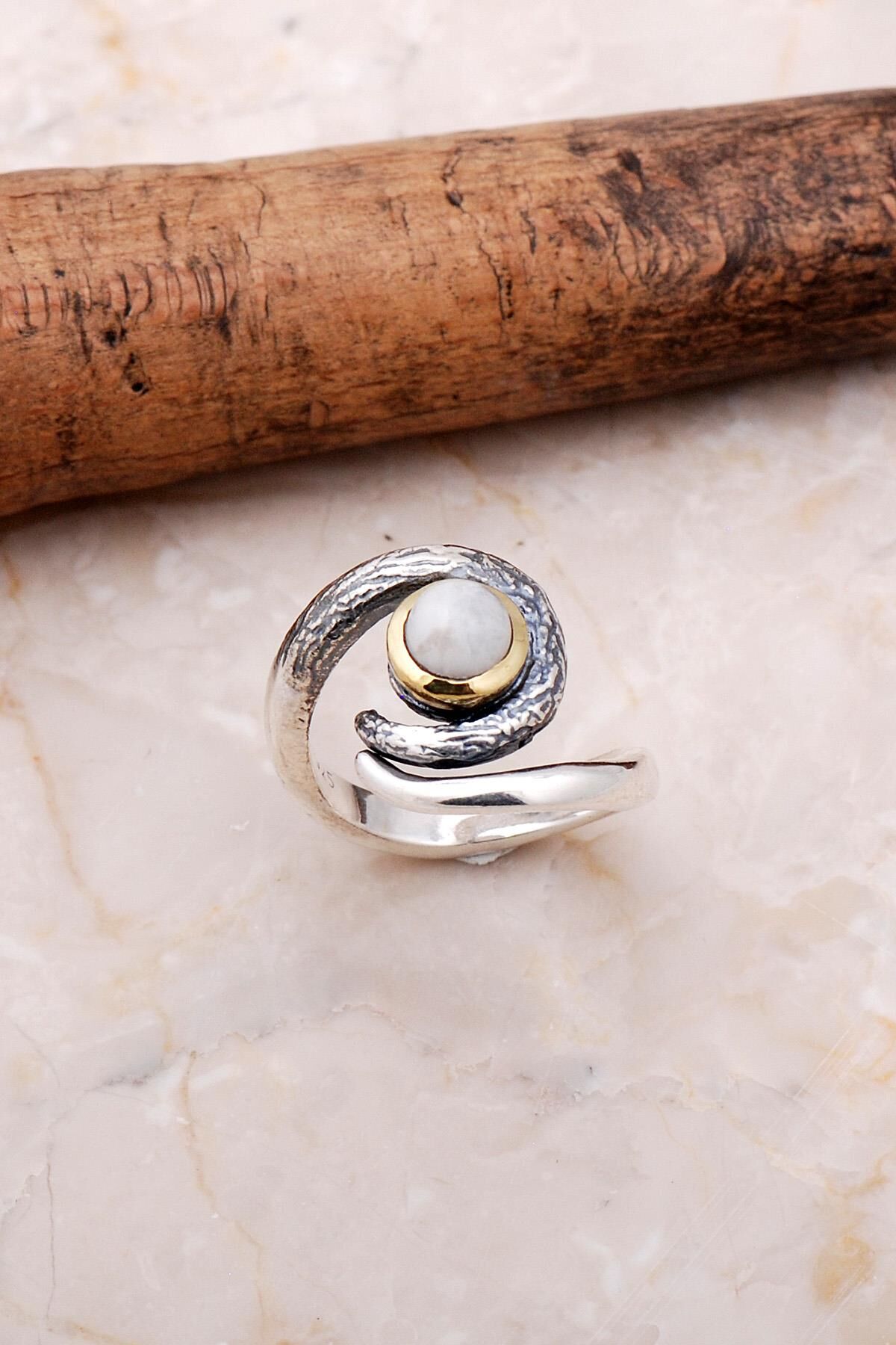 Ay Taşlı Elişi Tasarım Gümüş Yüzük 3046