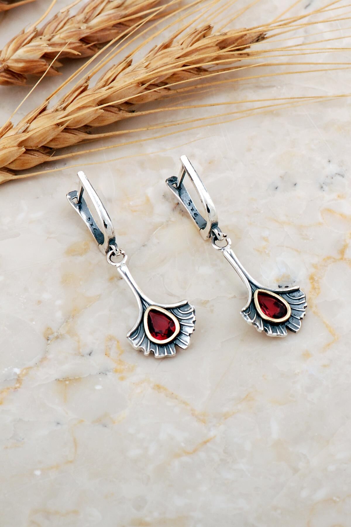 Kök Yakut Taşlı Karanfil Çekiç Dövme Elişi Gümüş Küpe 7209