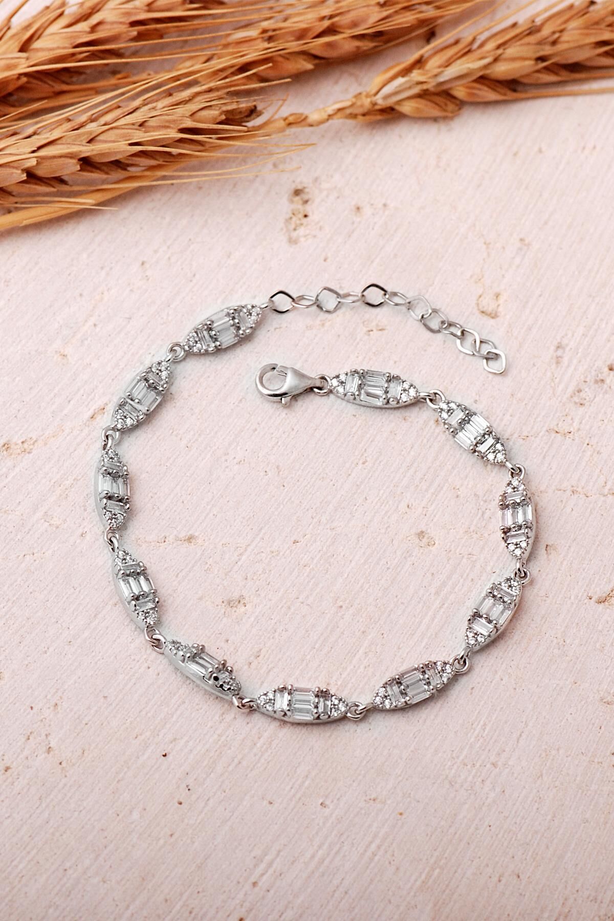 Baget Taşlı Mekik Rodyumlu 925 Ayar Gümüş Bileklik 4894