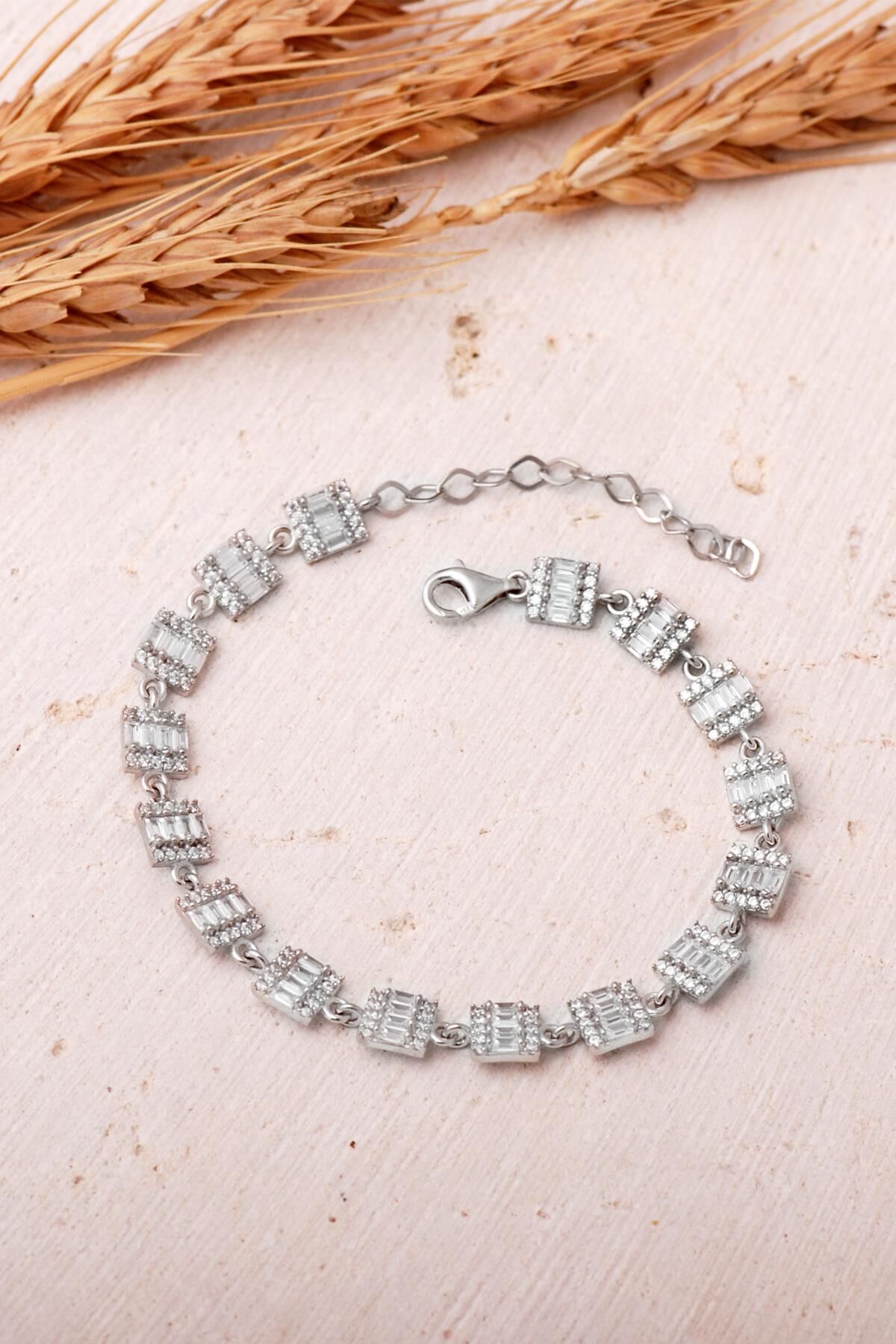 Baget Taşlı Kare Rodyumlu 925 Ayar Gümüş Bileklik 4895