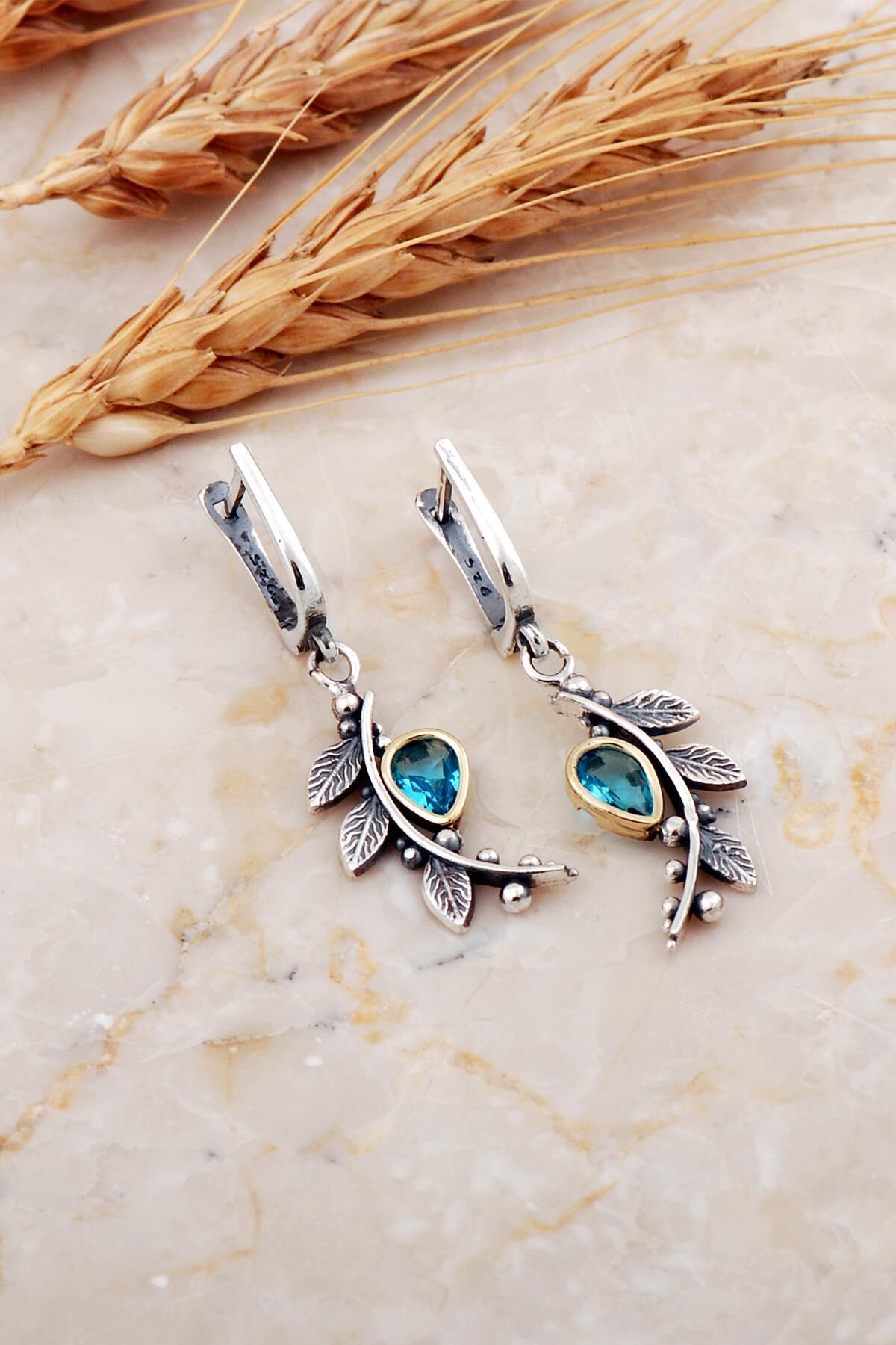 Akuamarin Taşlı Yapraklı Dövme Elişi Gümüş Küpe 7211