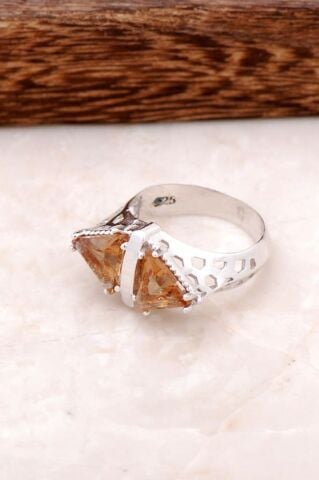 Renk Değiştiren Sultan Taşlı Üçgen Yüzük 2057