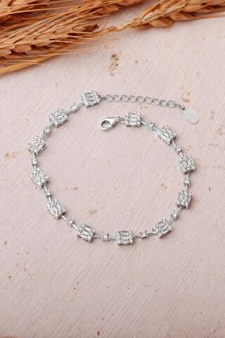 Işıltılı Baget Taşlı Rodyumlu 925 Ayar Gümüş Bileklik 4904