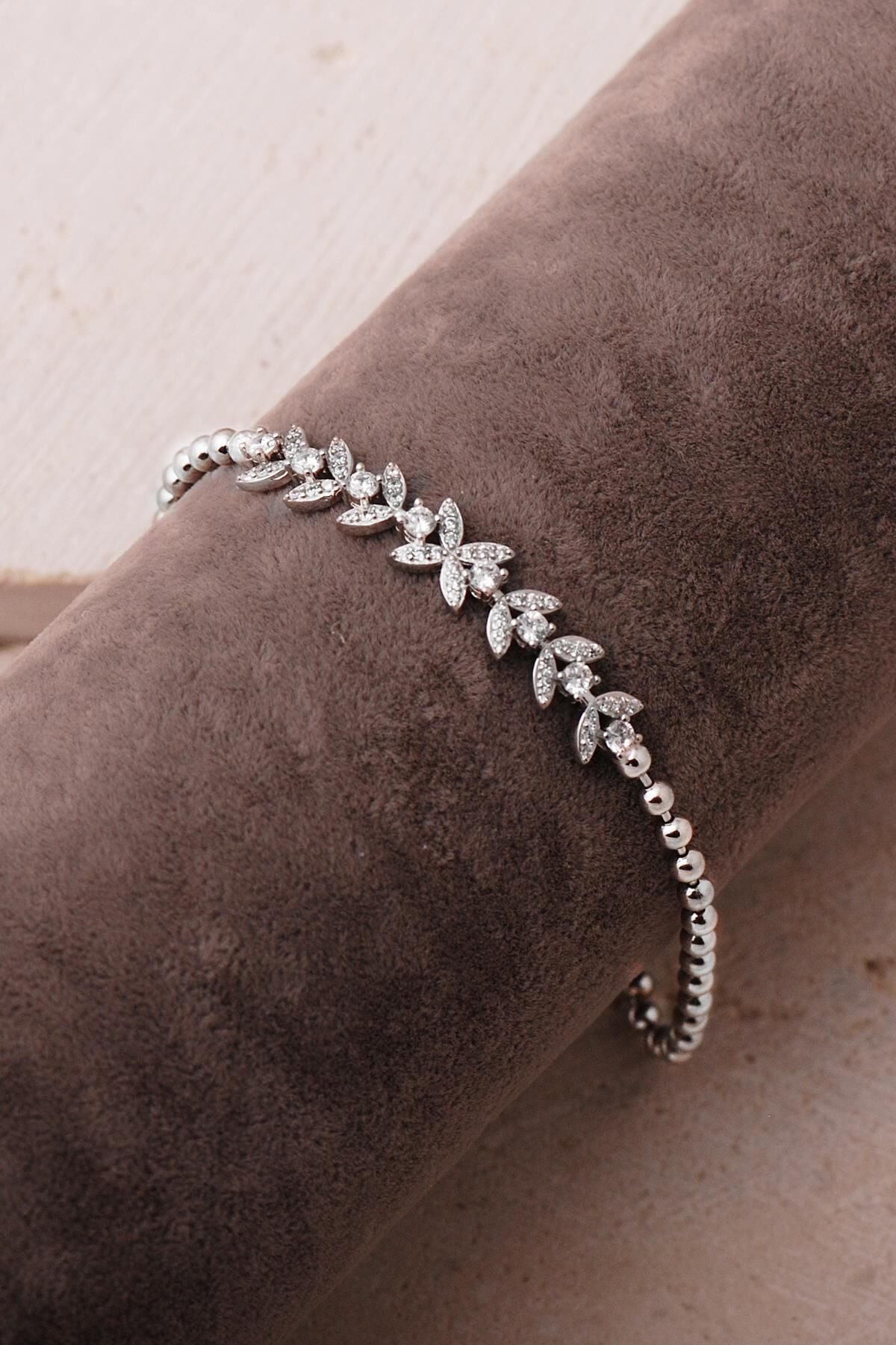 Başak Model Taşlı Rodyumlu 925 Ayar Gümüş Bileklik 4908