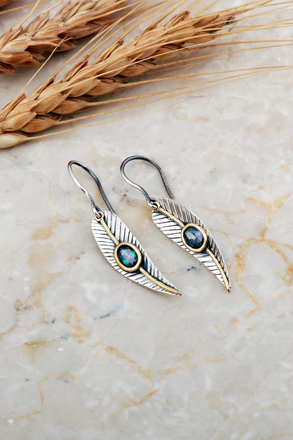 Mistik Topaz Taşlı Defne Yaprağı Elişi Gümüş Küpe 7230