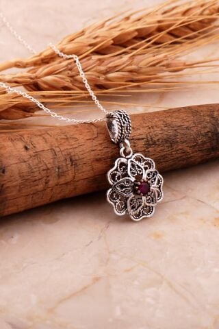 Yakut Telkari İşlemeli Gümüş Çiçek Kolye 7998