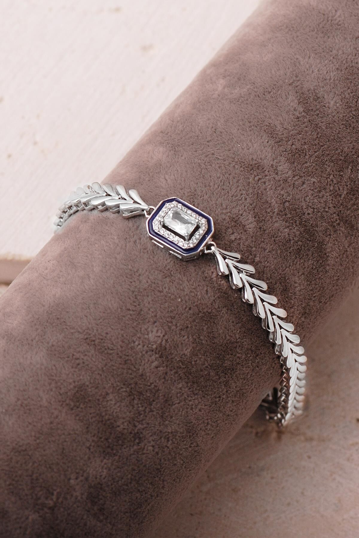 Baget Taşlı Mineli Rodyumlu Balık Sırtı 925 Ayar Gümüş Bileklik 4911