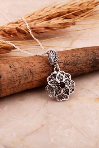 Safir Telkari İşlemeli Gümüş Çiçek Kolye 8000