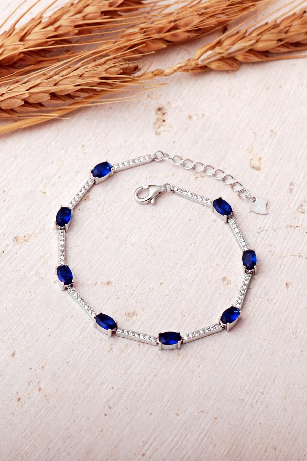 2 Farklı Renk Seçenekli Oval Taşlı Su Yolu Rodyumlu 925 Ayar Gümüş Bileklik 4912 Safir Taşı (Lacivert)