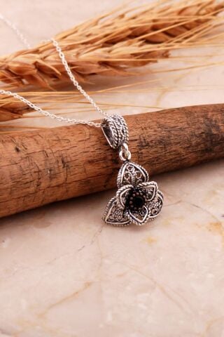 Safir Telkari İşlemeli Gümüş Çiçek Kolye 8002