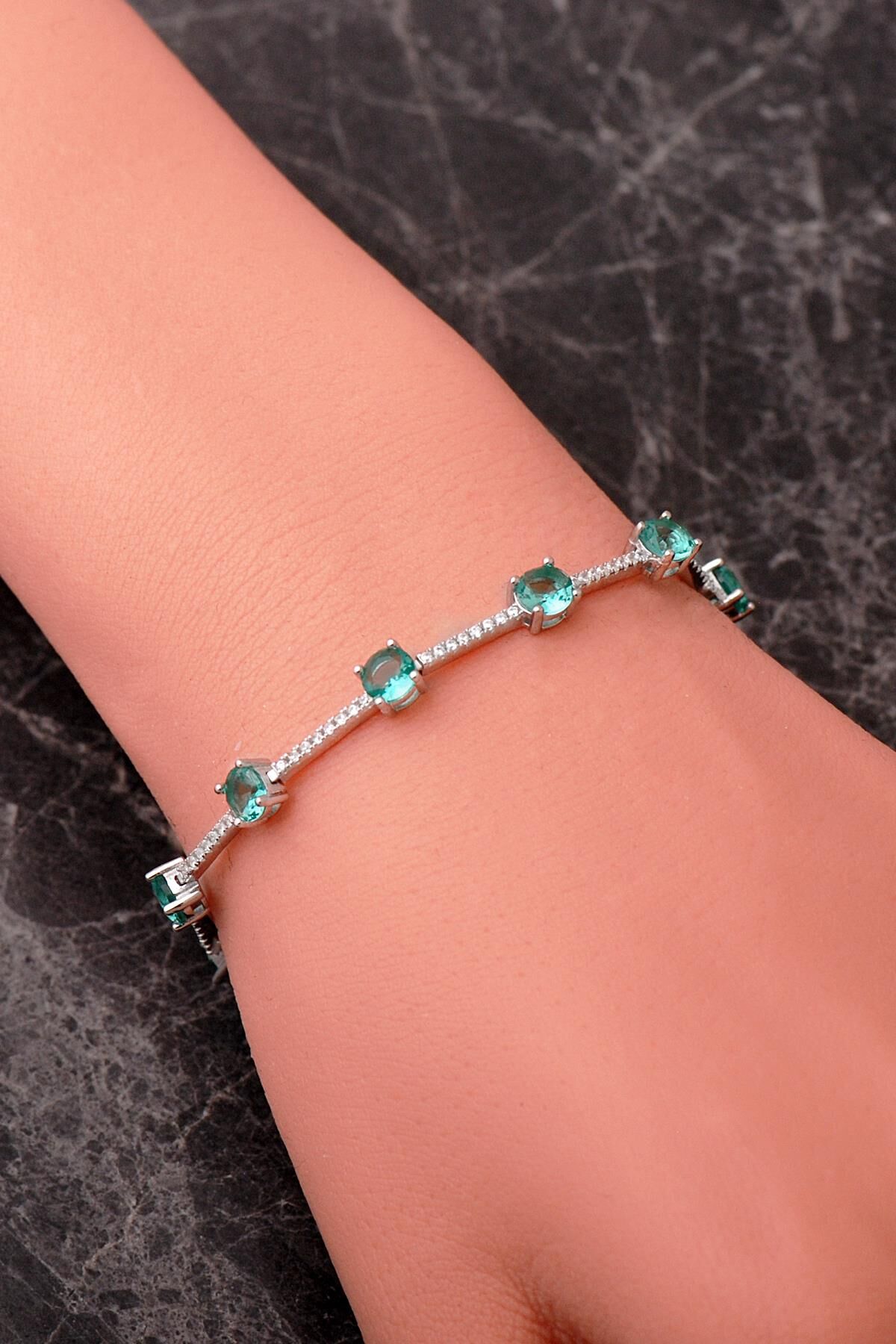 2 Farklı Renk Seçenekli Taşlı Su Yolu Rodyumlu 925 Ayar Gümüş Bileklik 4913