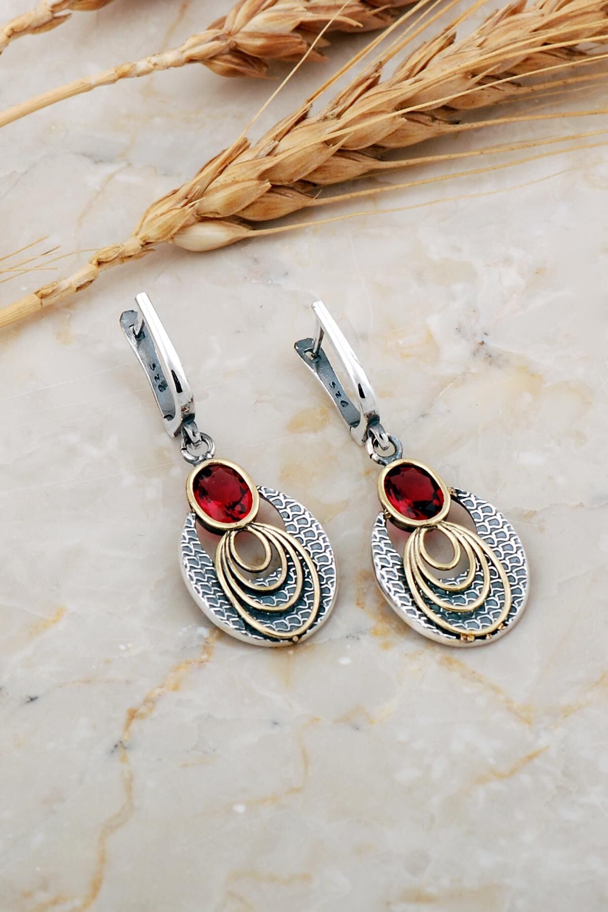 Kök Yakut Taşlı Halkalı Çekiç Dövme Elişi Gümüş Küpe 7236