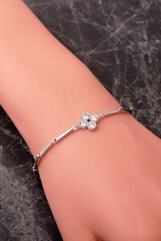 Rodyumlu 925 Ayar Gümüş Taşlı Yonca Bileklik 4917