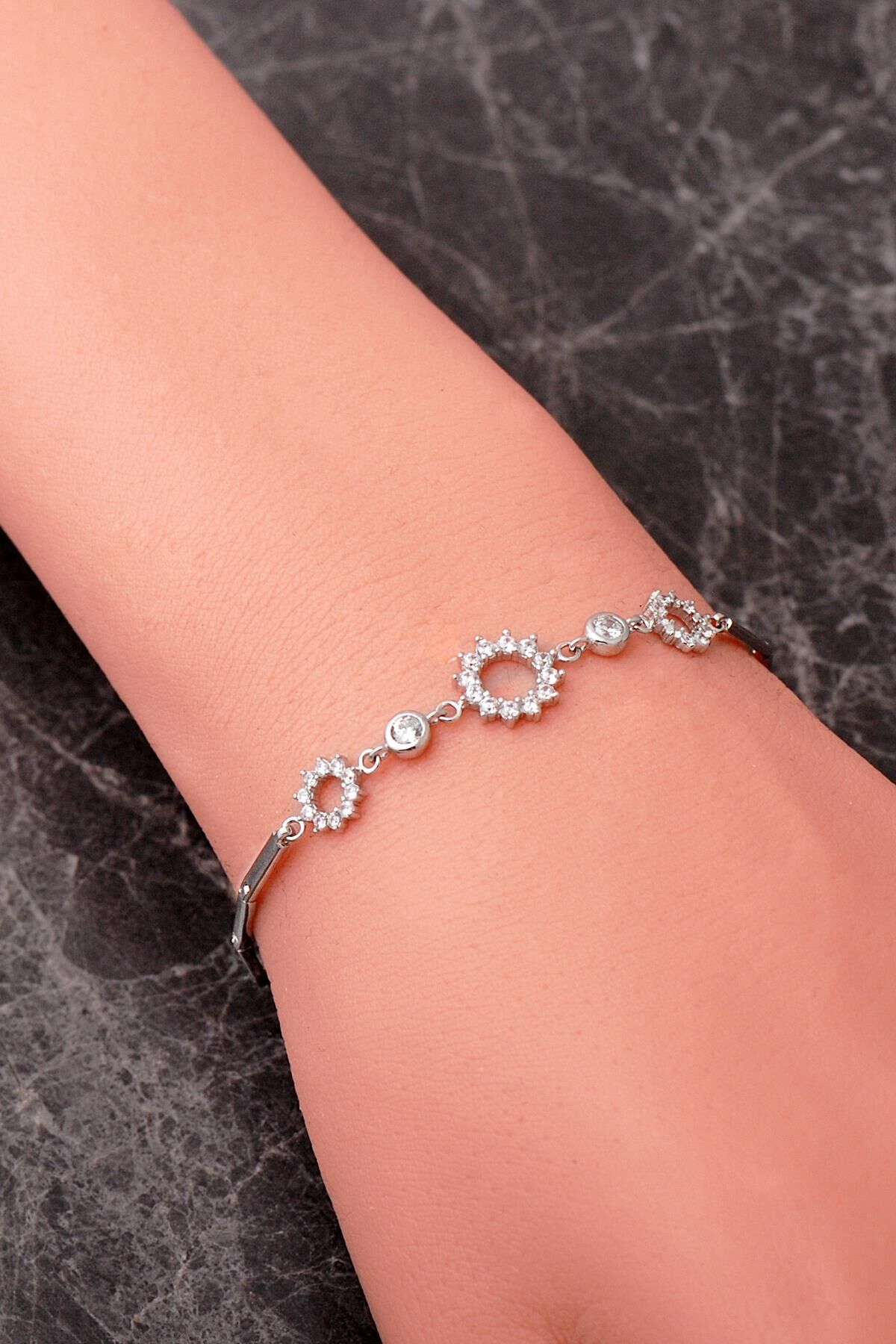 925 Ayar Gümüş Rodyumlu Taşlı Güneş Bileklik 4918