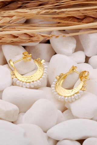 İncili Altın Yaldızlı Gümüş Yarım Halka Küpe 5568