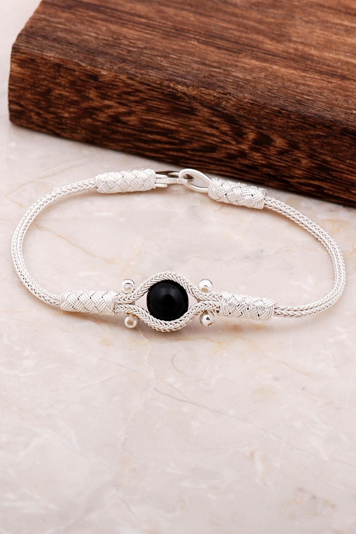 Kazaziye İşlemeli Oltu Taşlı Gümüş Bileklik 3258