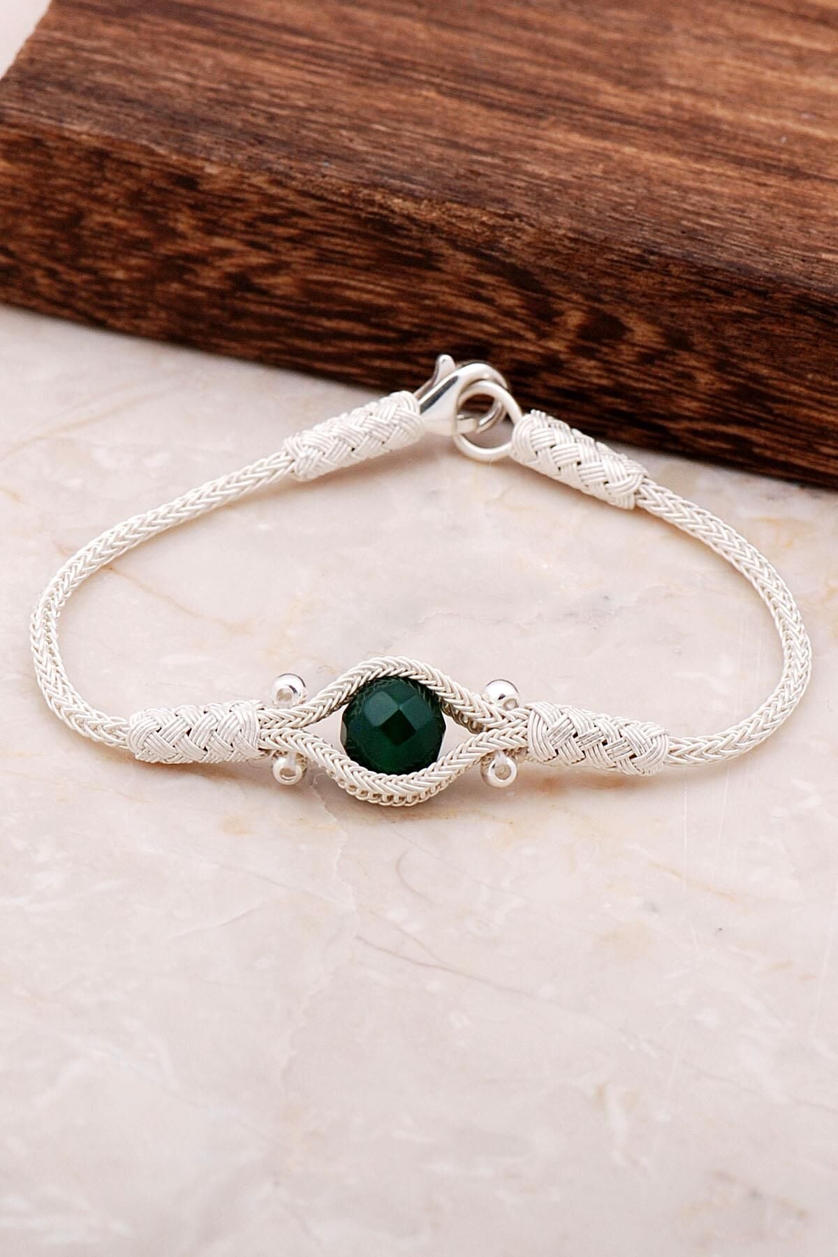 Kazaziye İşlemeli Yeşim Taşlı Gümüş Bileklik 3259