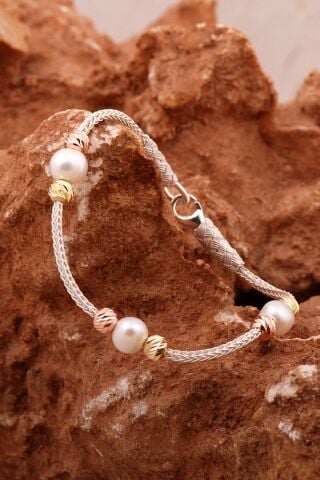 Dorissa Kazaziye İşlemeli İncili Gümüş Bileklik 4597