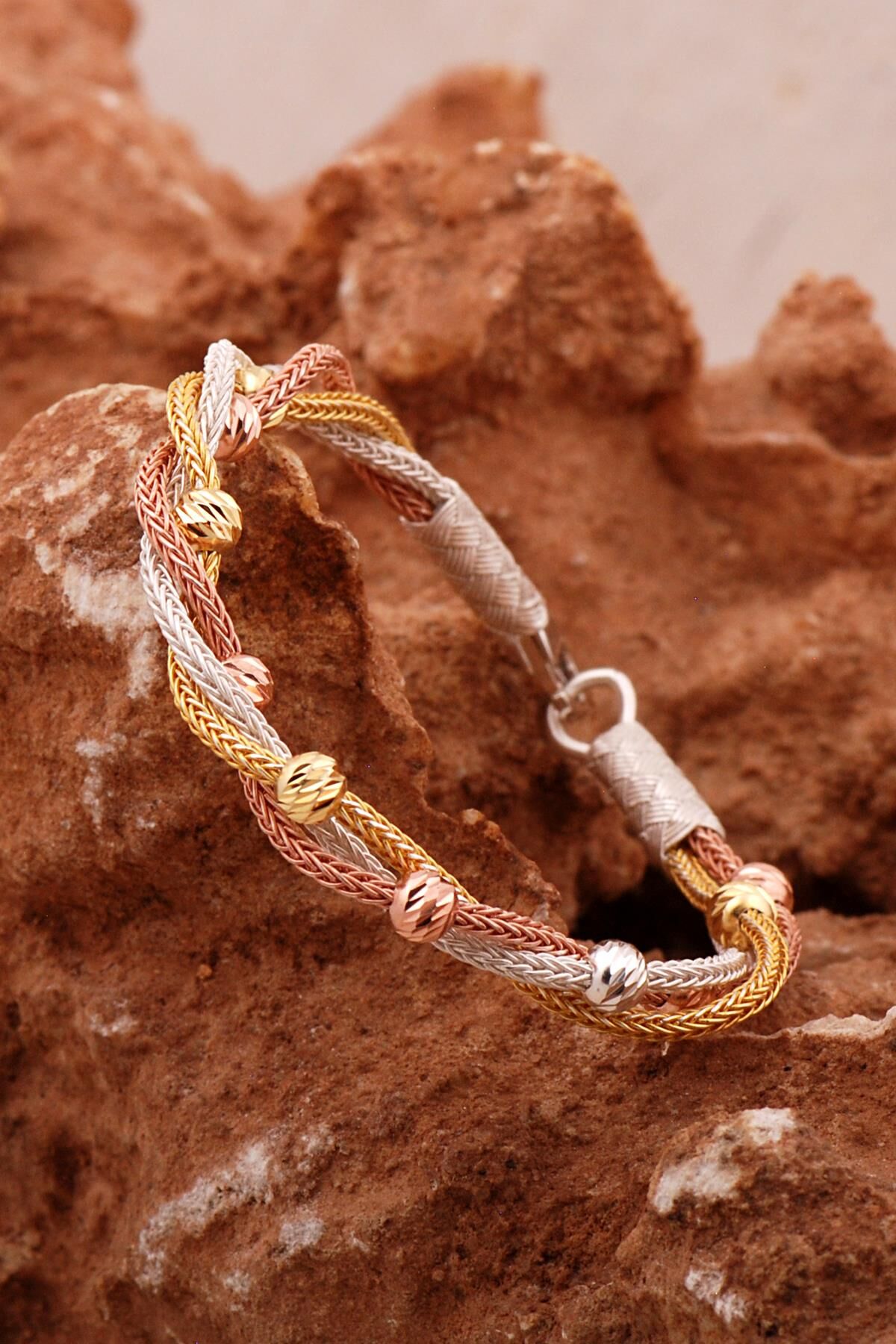 Dorissa Kazaziye İşlemeli Burgu Tasarım Altın ve Rose Kaplama Gümüş Bileklik 4598