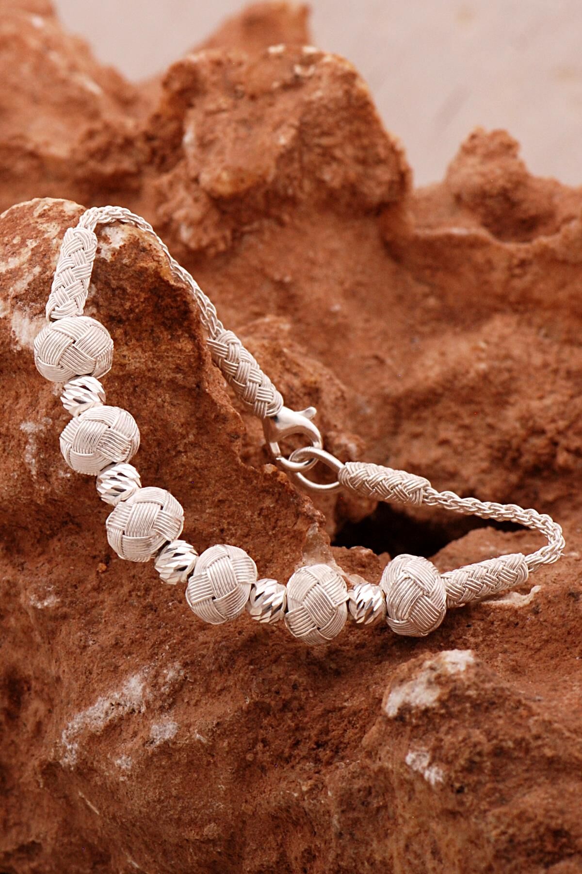 Dorika Kazaziye İşlemeli Tasarım Toplu 1000 Ayar Gümüş Bileklik 4599