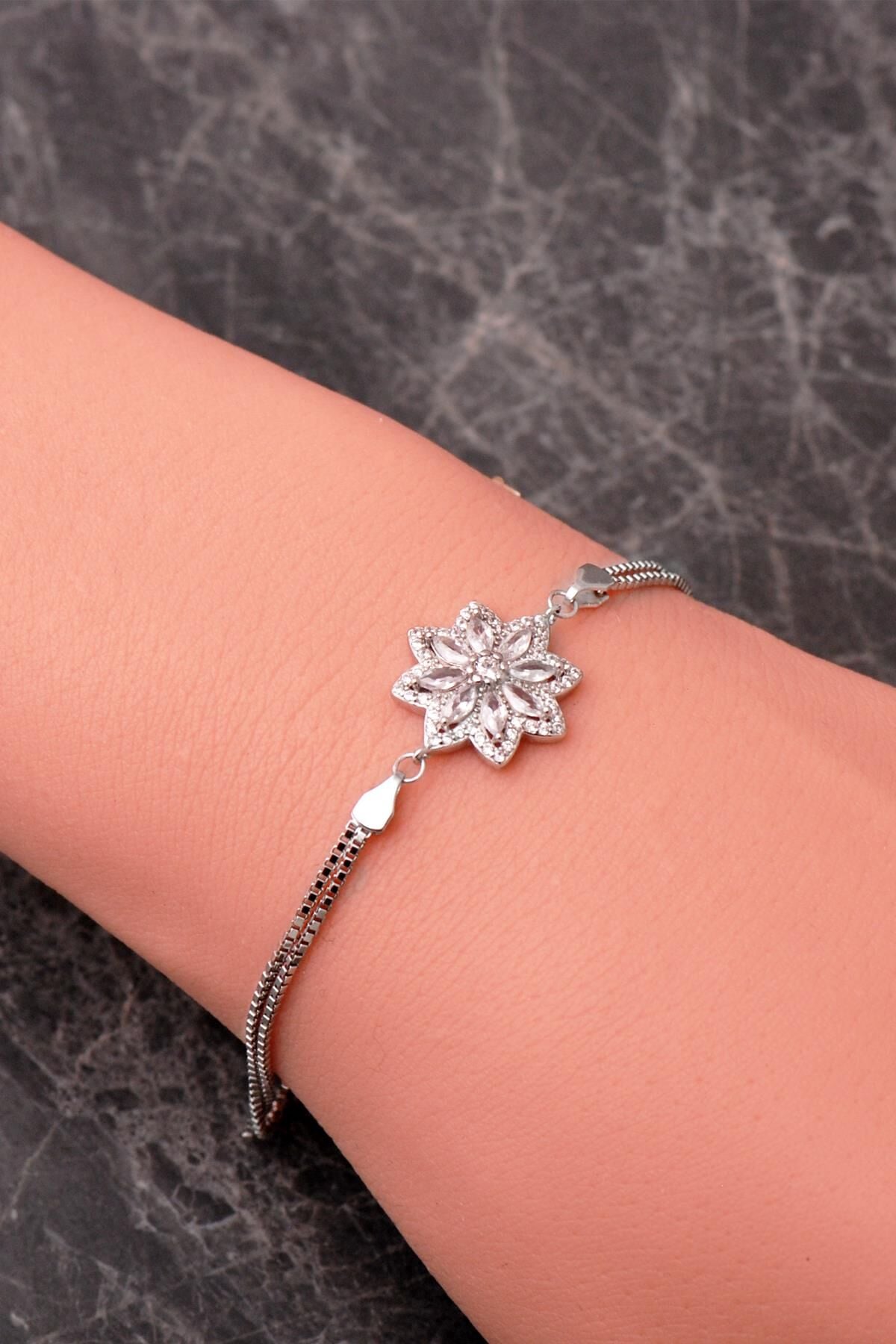 925 Ayar Gümüş Rodyumlu Işıltılı Lotus Bileklik 4921