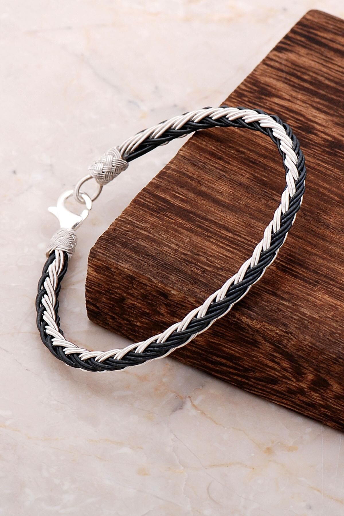 Kazaziye İşlemeli El Sarması Gümüş Erkek Bileklik 3271