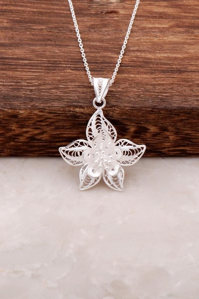 TELKARİ ELİŞİ ZAMBAK ÇİÇEĞİ GÜMÜŞ KOLYE 1415