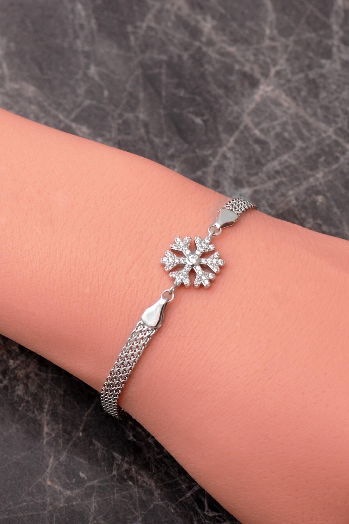 Ezme Kar Tanesi Rodyumlu 925 Ayar Gümüş Bileklik 4935