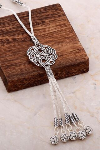 Kazaziye İşlemeli Aşk Düğümü Sarma Gümüş Uzun Kolye 6723
