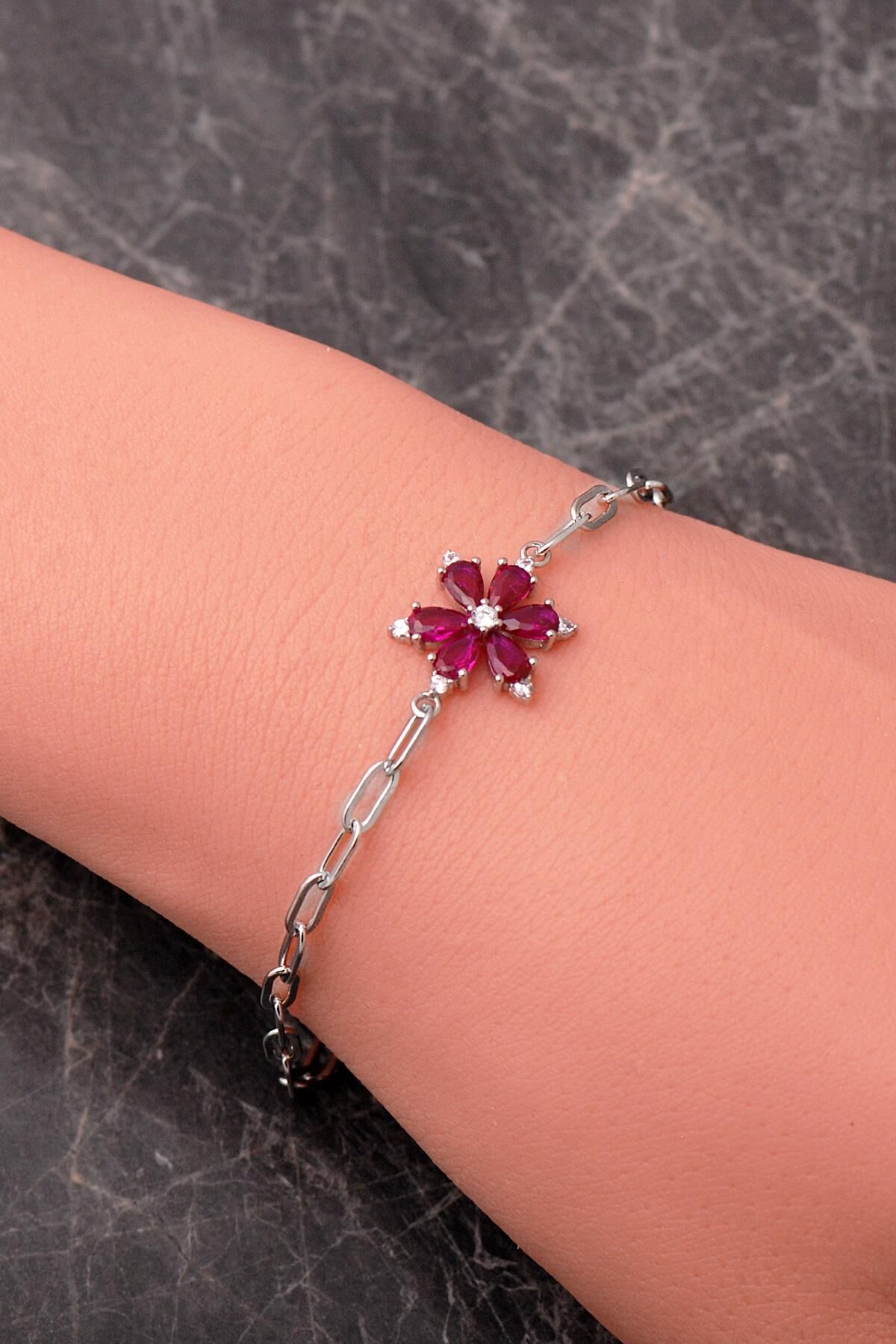 Yakut Taşlı Lotus Rodyumlu 925 Ayar Gümüş Ataç Bileklik 4936