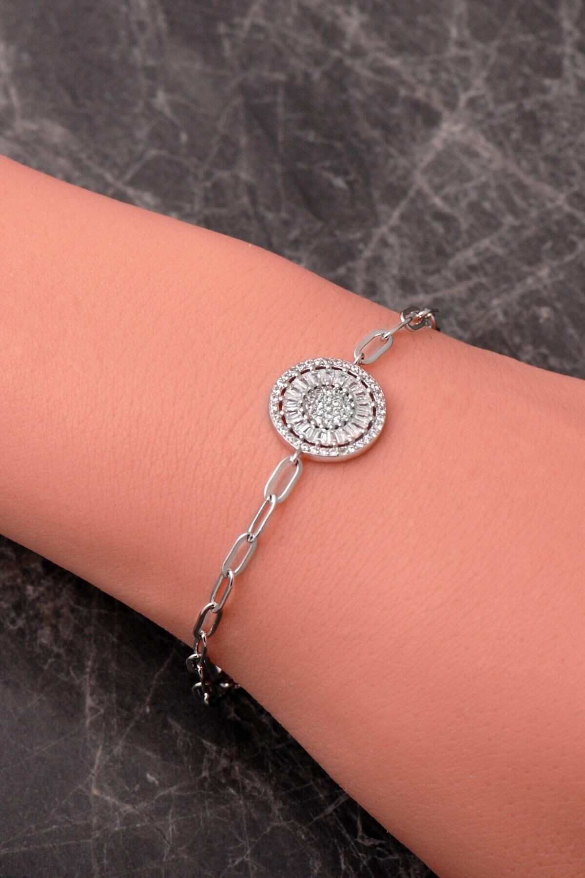Işıltılı Baget Taşlı Rodyumlu 925 Ayar Gümüş Ataç Bileklik 4937