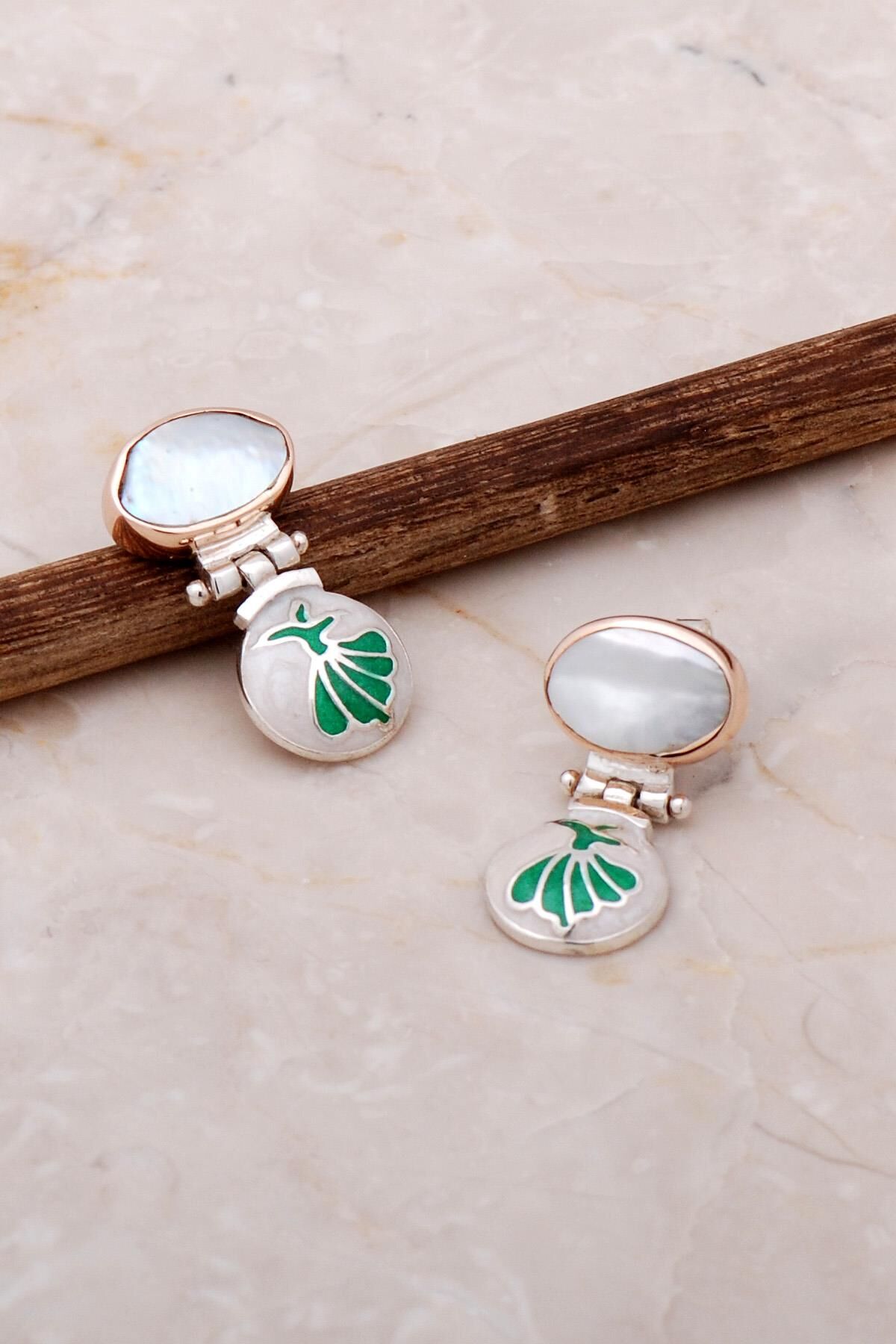 Sedef Taşlı Semazenli Mineli Gümüş Küpe 5051