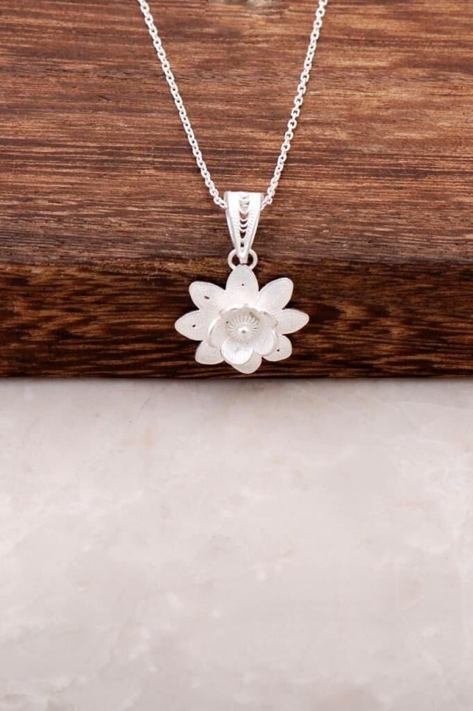 TELKARİ ELİŞİ NİLÜFER ÇİÇEĞİ GÜMÜŞ KOLYE 1431