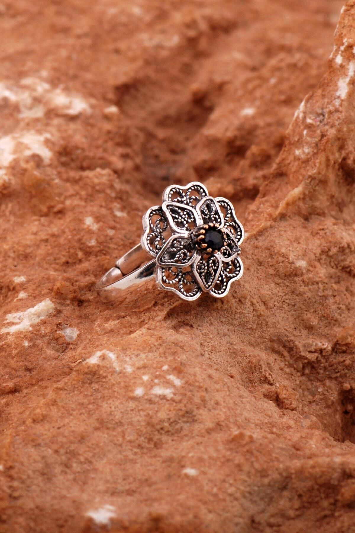 Safir Taşlı Telkari İşlemeli Gümüş Çiçek Yüzük 5813