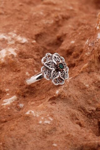 Kök Zümrüt Taşlı Telkari İşlemeli Gümüş Çiçek Yüzük 5815