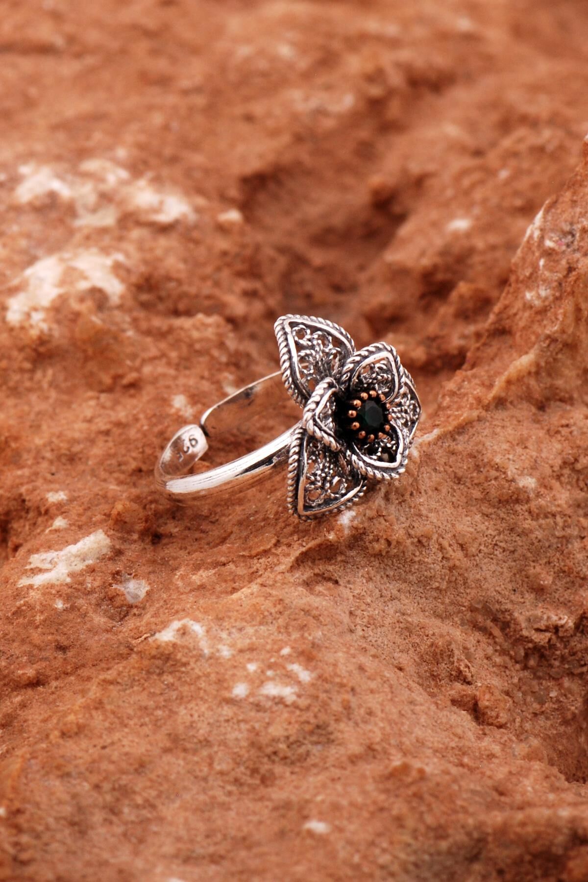 Kök Zümrüt Taşlı Açelya Çiçeği Telkari İşlemeli Gümüş Yüzük 5818