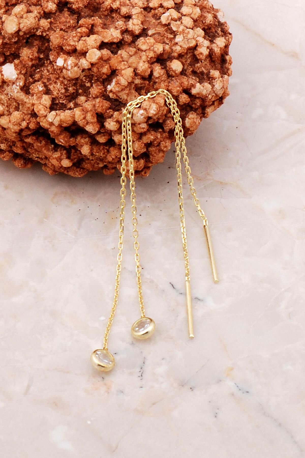 Taşlı Altın Yaldızlı Gümüş Zincir Küpe 5214