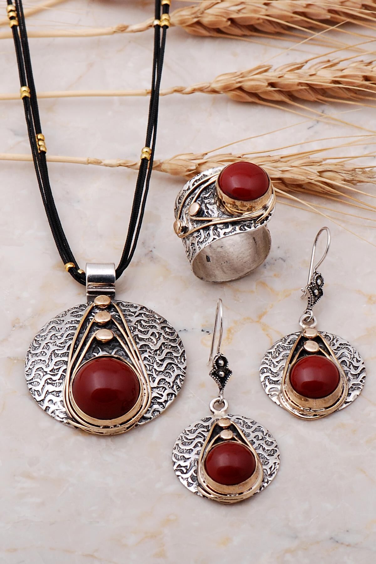 Mercan Taşlı Kalkan Tasarım Elişi Gümüş Set 1973