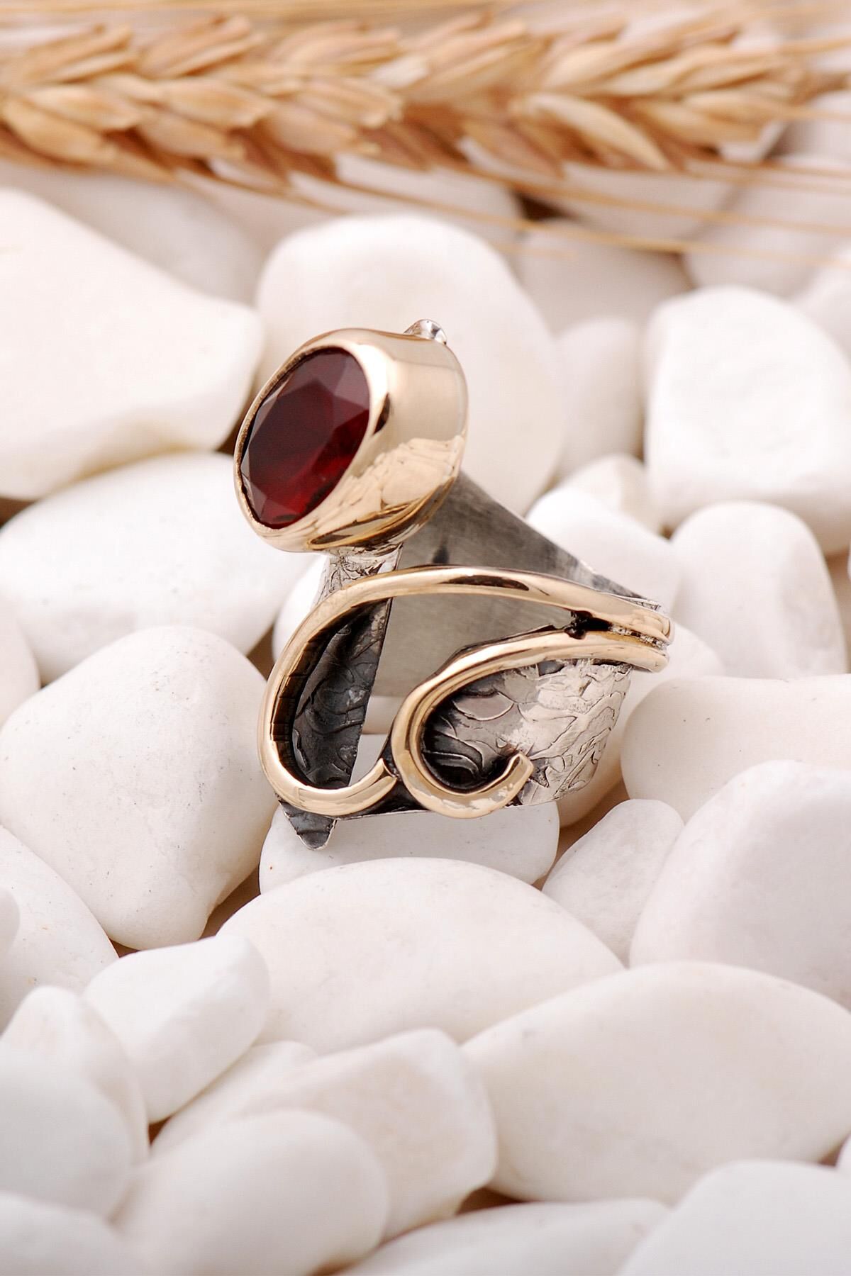 Kök Yakut Taşlı Çekiç Dövme Elişi Gümüş Yüzük 3474