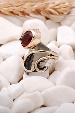 Kök Yakut Taşlı Çekiç Dövme Elişi Gümüş Yüzük 3474