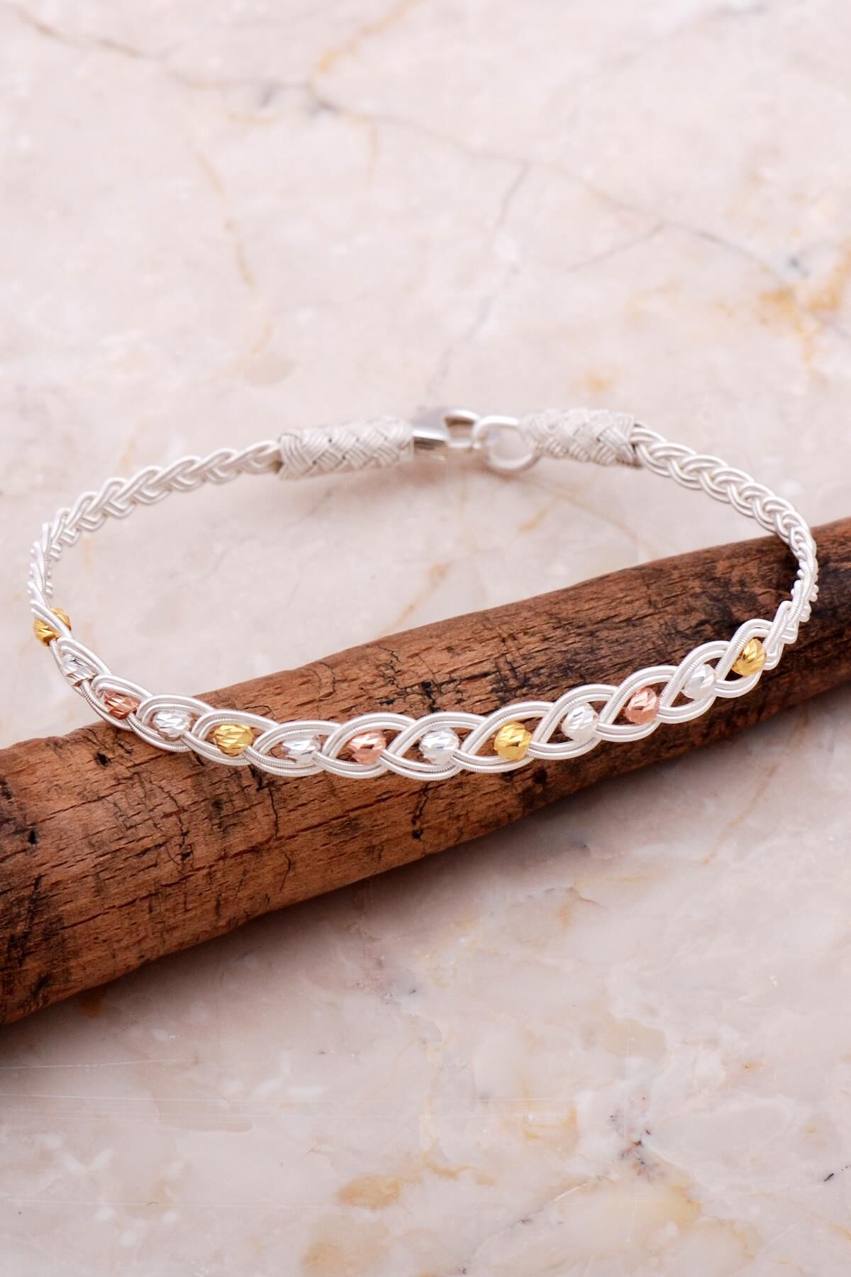 Kazaziye İşlemeli Elişi Renkli Dorissa Gümüş Bileklik 4282