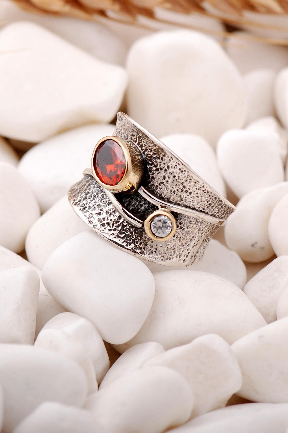 Lal Taşlı Çekiç Dövme Elişi Gümüş Yüzük 3476