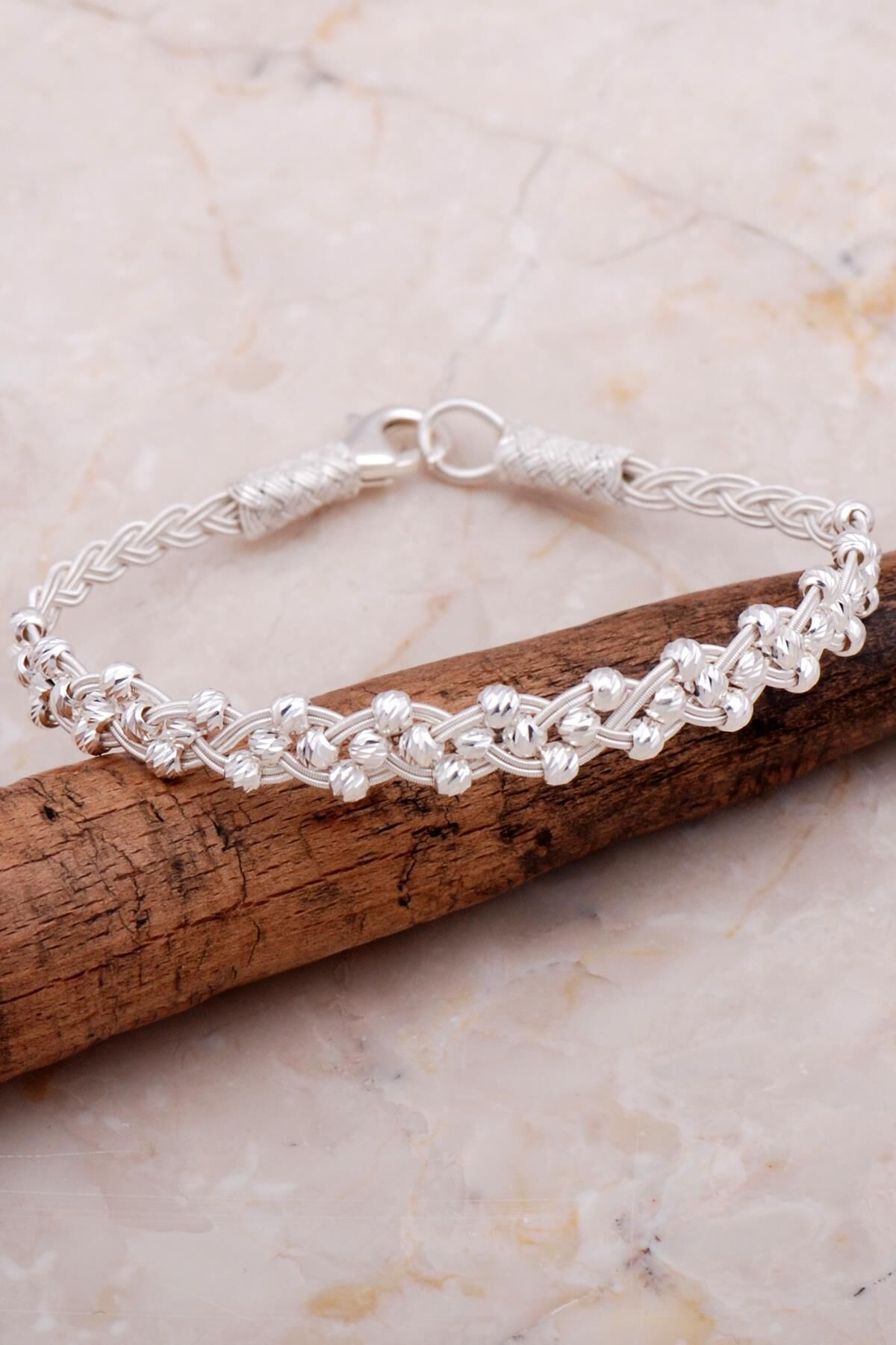 Kazaziye İşlemeli Elişi Dorissa Gümüş Bileklik 4283