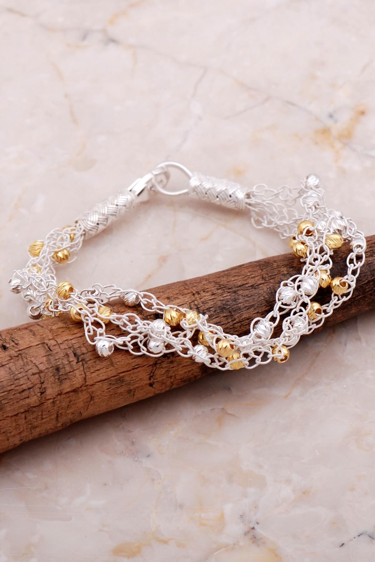 Kazaziye İşlemeli Elişi Dorissa Tığ Örgü Gümüş Bileklik 4284