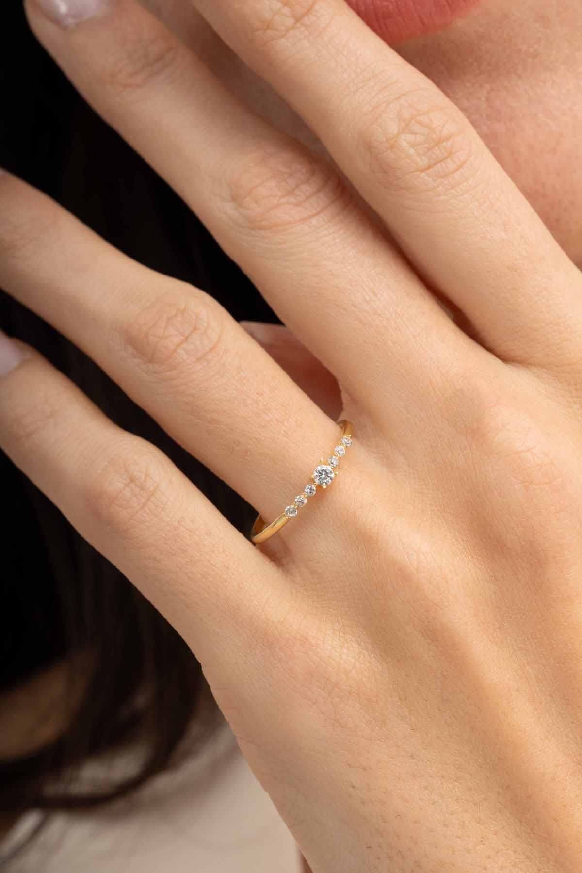 Sıra Taşlı Altın Kaplama Gümüş İnce Yüzük 5967